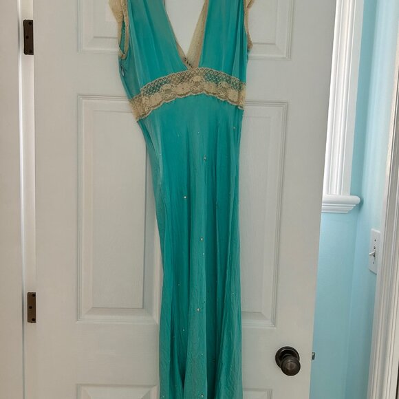 Sequins and lace cocktail dress - Picture 2 of 9